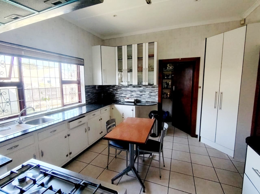 6 Bedroom Property for Sale in Baysville Eastern Cape